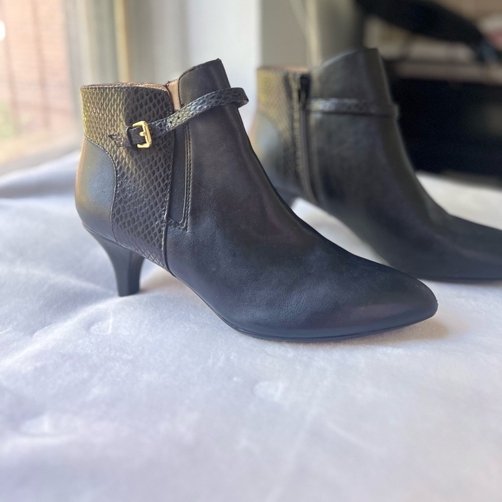 Naturalizer Ankle Boot - Picture 2 of 6